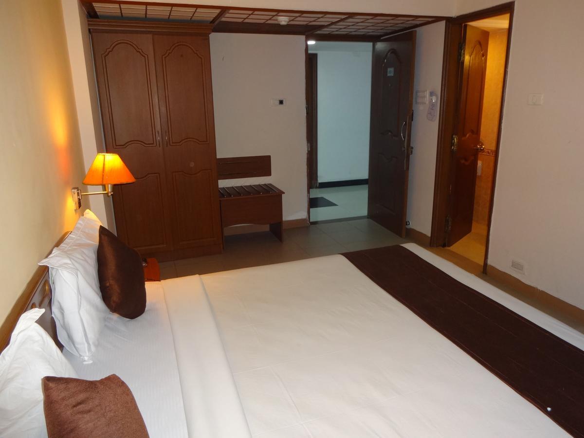 ホテル Super Townhouse Koyambedu チェンナイ エクステリア 写真