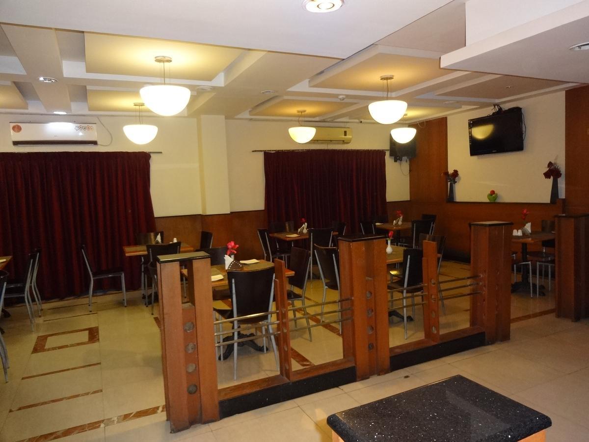 ホテル Super Townhouse Koyambedu チェンナイ エクステリア 写真