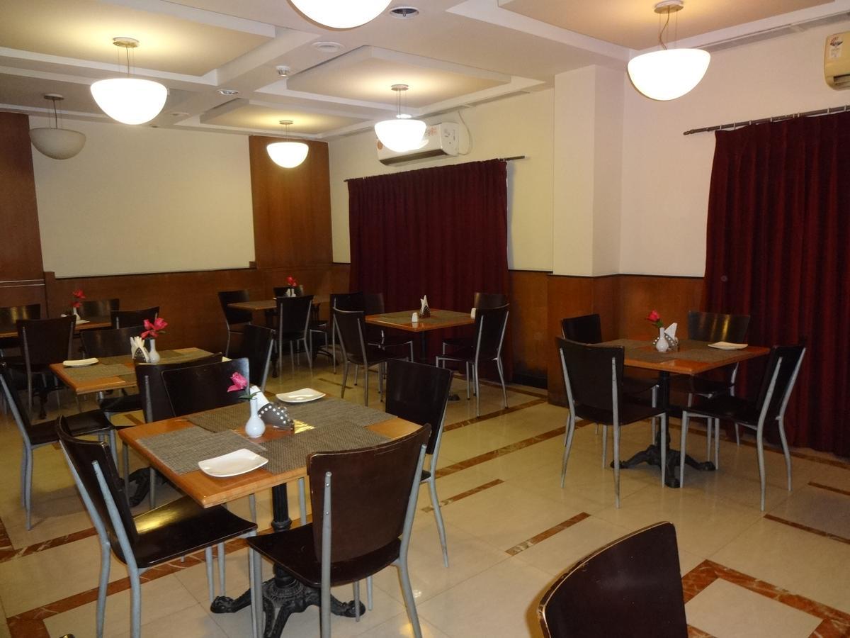 ホテル Super Townhouse Koyambedu チェンナイ エクステリア 写真